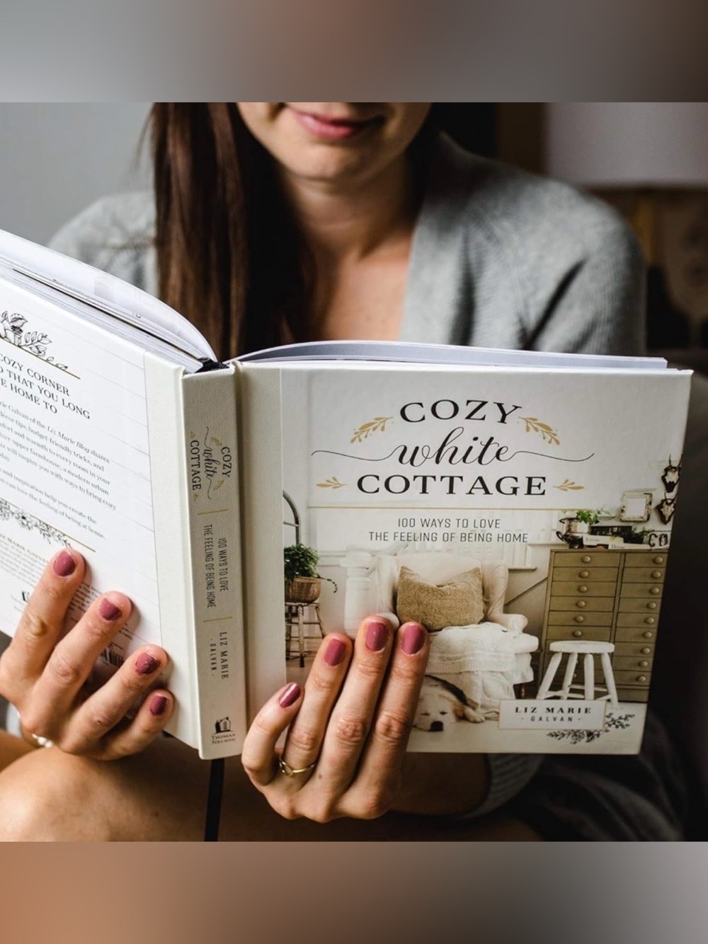 COZY WHITE COTTAGE: 100 Ways to Love the Feeling of Being Home (hardcover book)